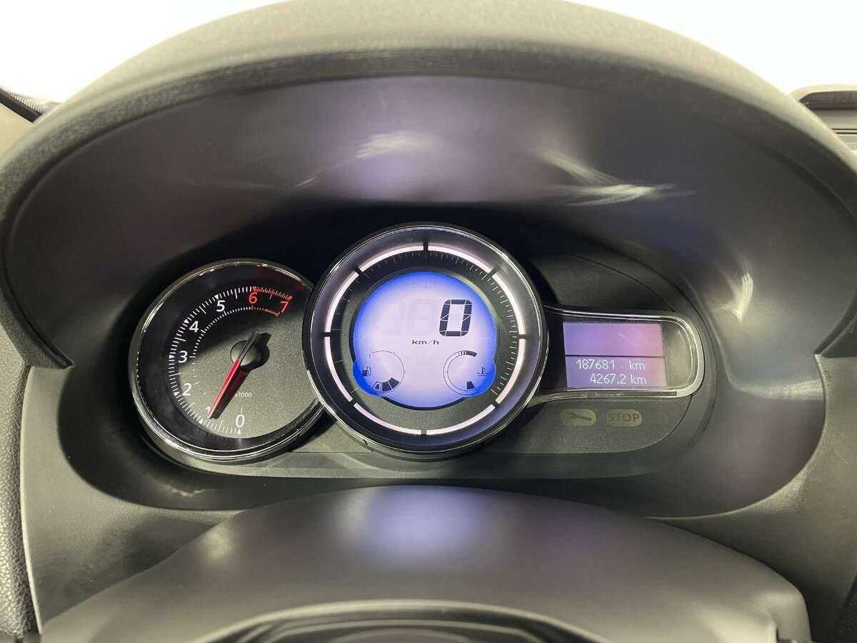 Renault Fluence с пробегом — 2015 год. Фото: #10