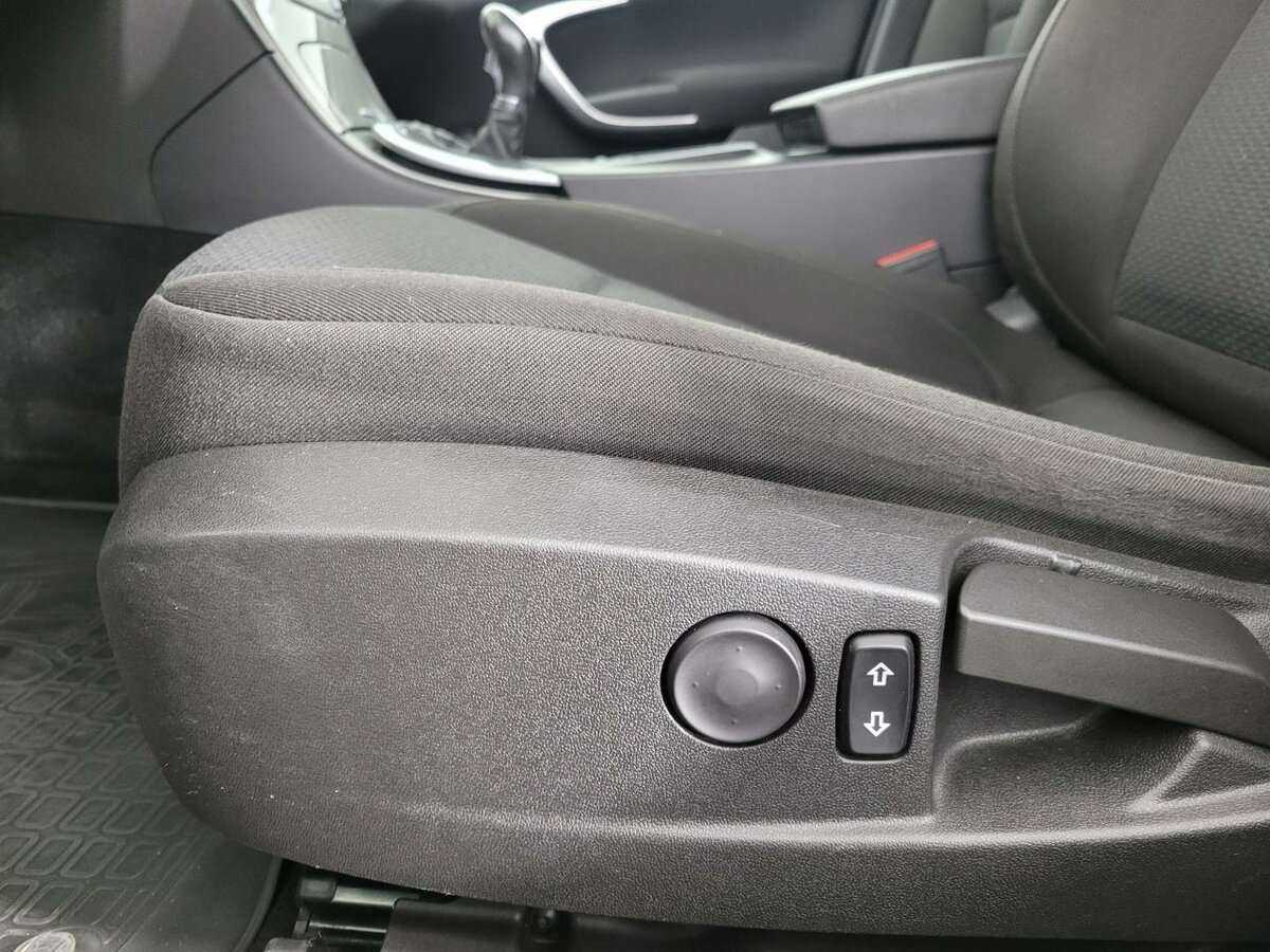 Opel Insignia с пробегом — 2013 год. Фото: #9