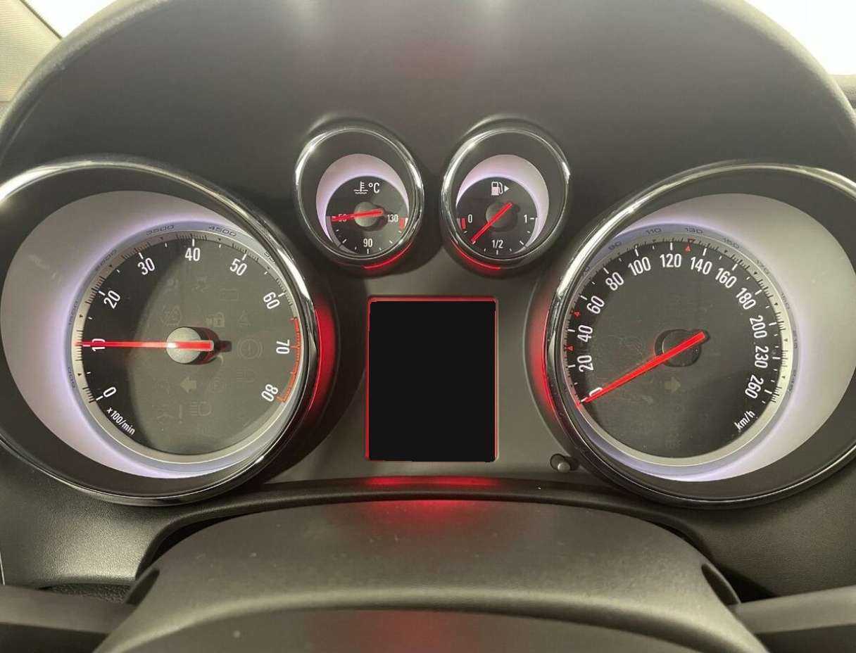 Opel Astra с пробегом — 2013 год. Фото: #10