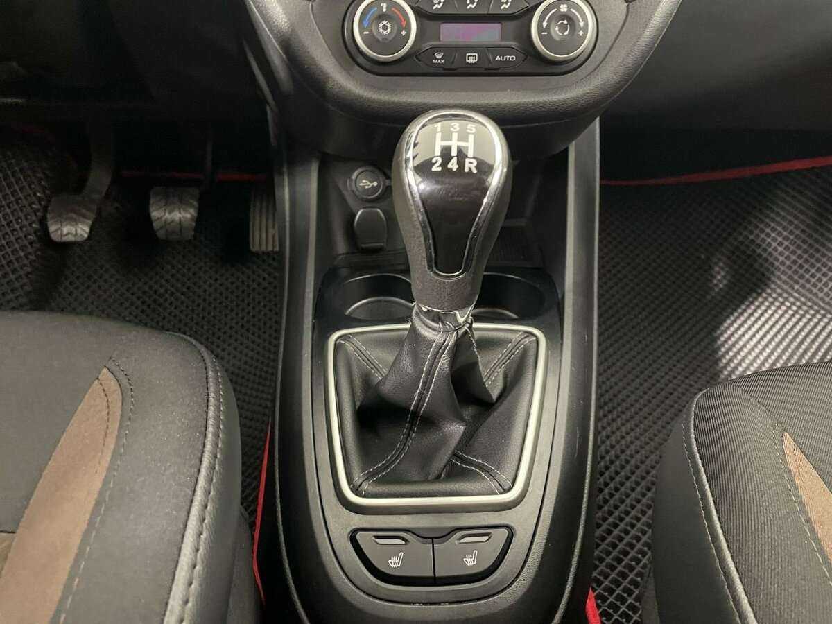 Lada (ВАЗ) Vesta с пробегом — 2017 год. Фото: #12