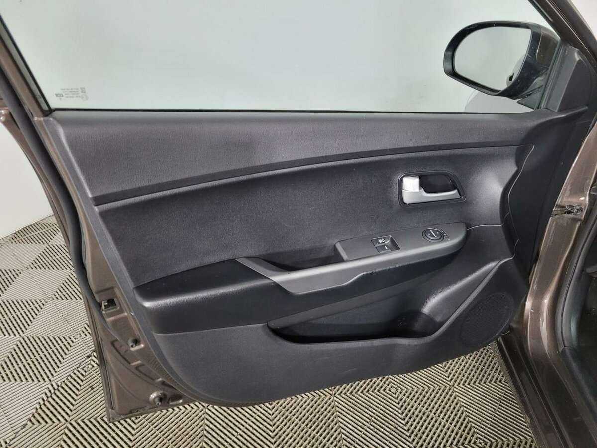 Kia Rio с пробегом — 2016 год. Фото: #7