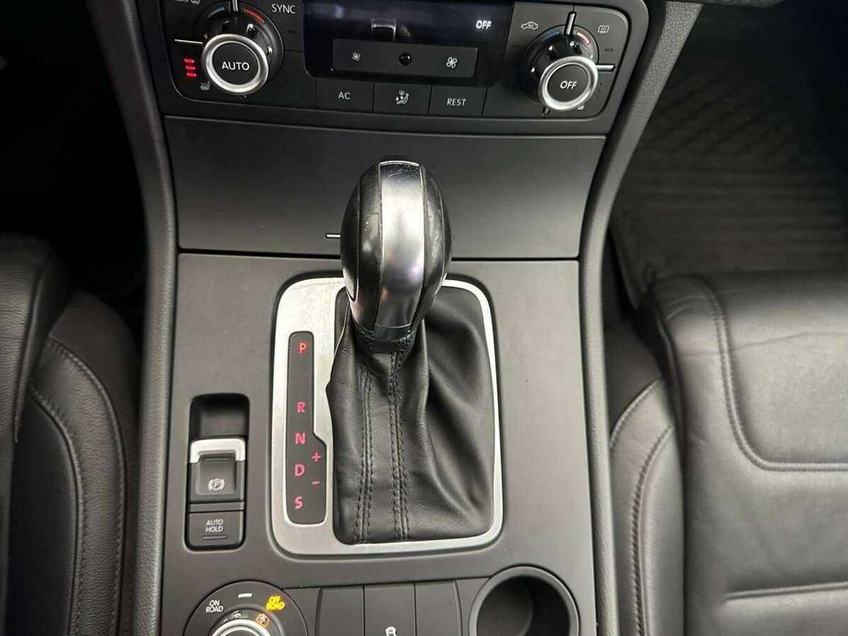 Volkswagen Touareg с пробегом — 2012 год. Фото: #12