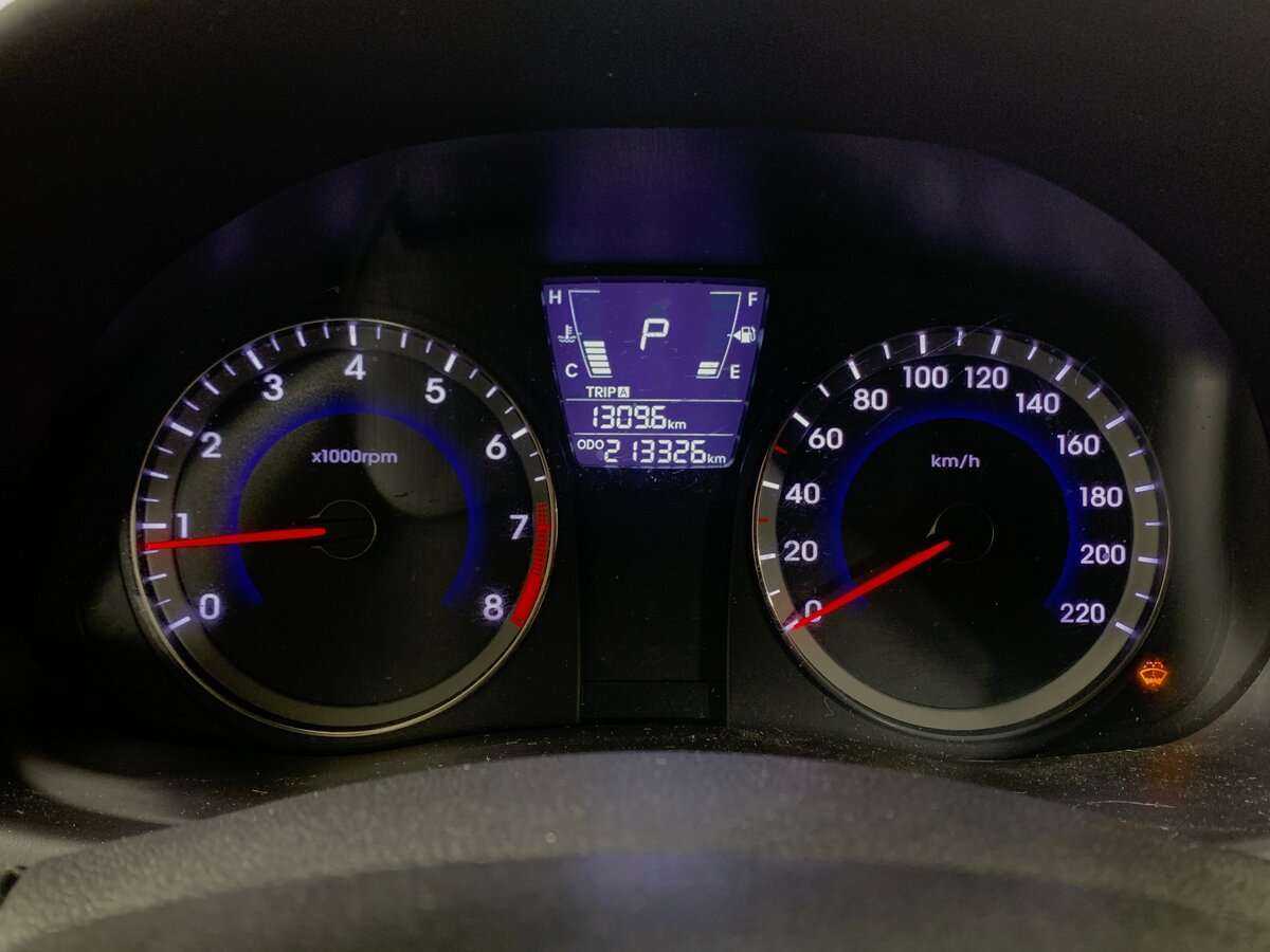 Hyundai Solaris с пробегом — 2013 год. Фото: #11