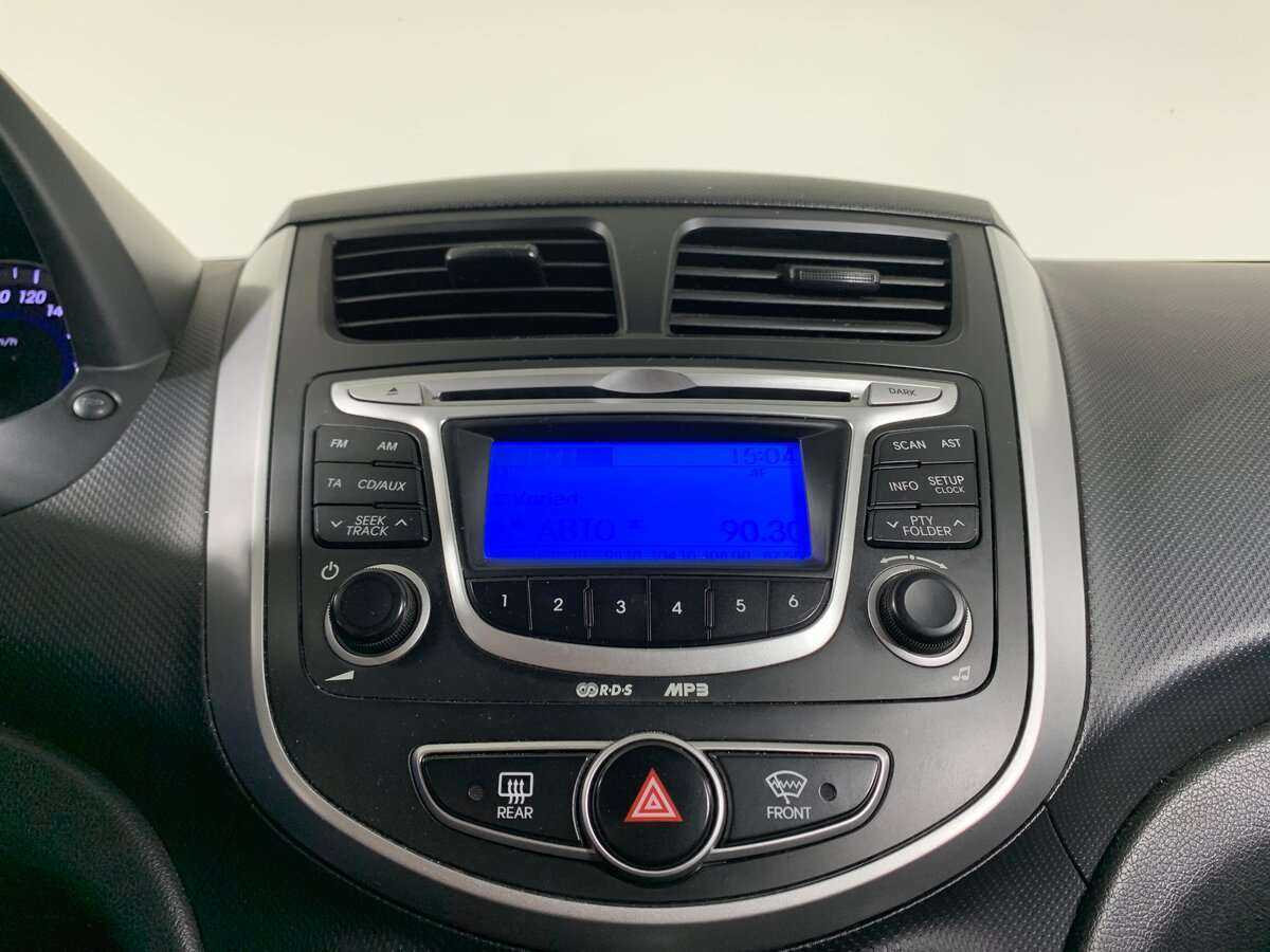 Hyundai Solaris с пробегом — 2013 год. Фото: #12