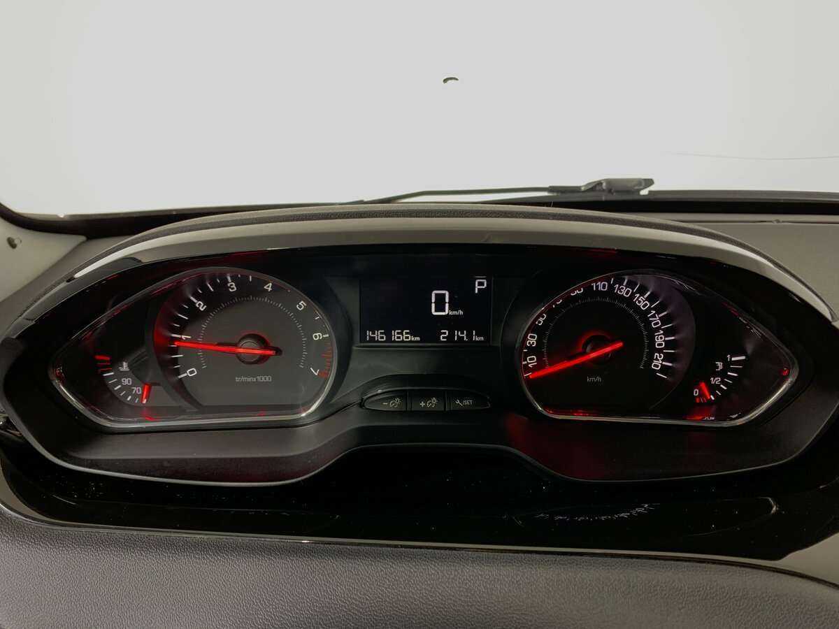 Peugeot 208 с пробегом — 2013 год. Фото: #11