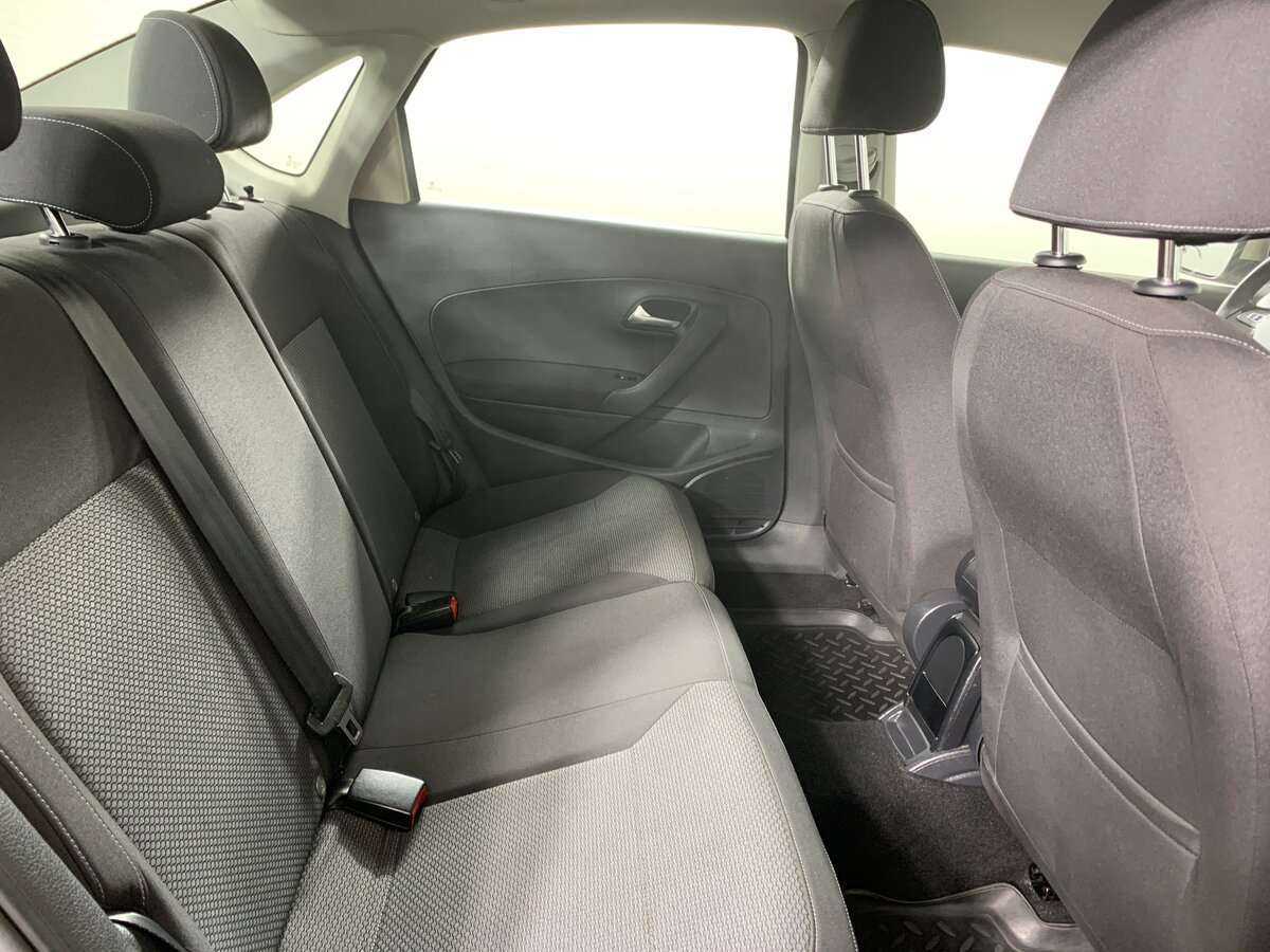 Volkswagen Polo с пробегом — 2015 год. Фото: #14
