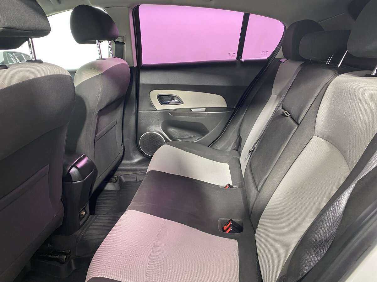 Chevrolet Cruze с пробегом — 2012 год. Фото: #6