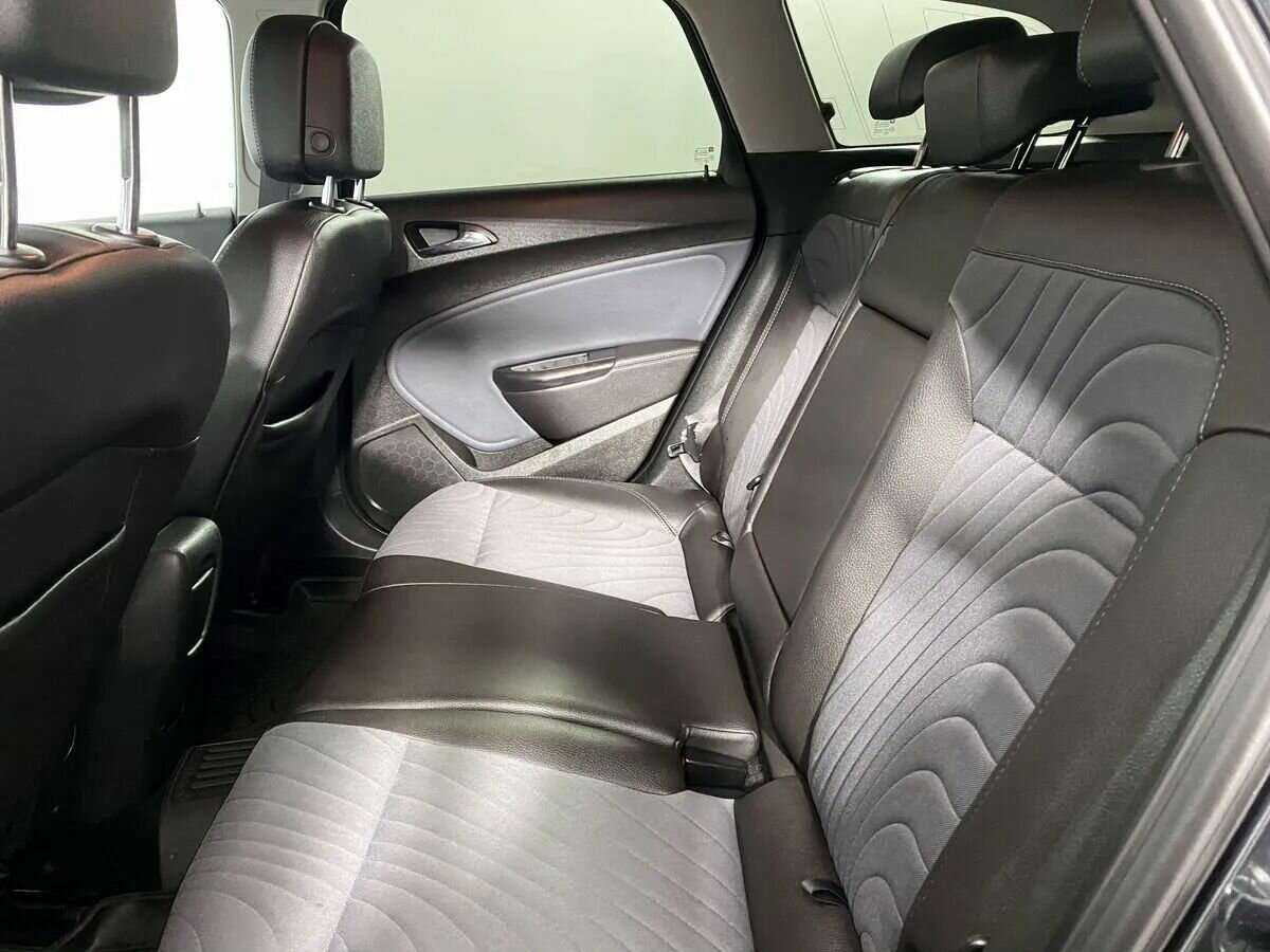 Opel Astra с пробегом — 2013 год. Фото: #9