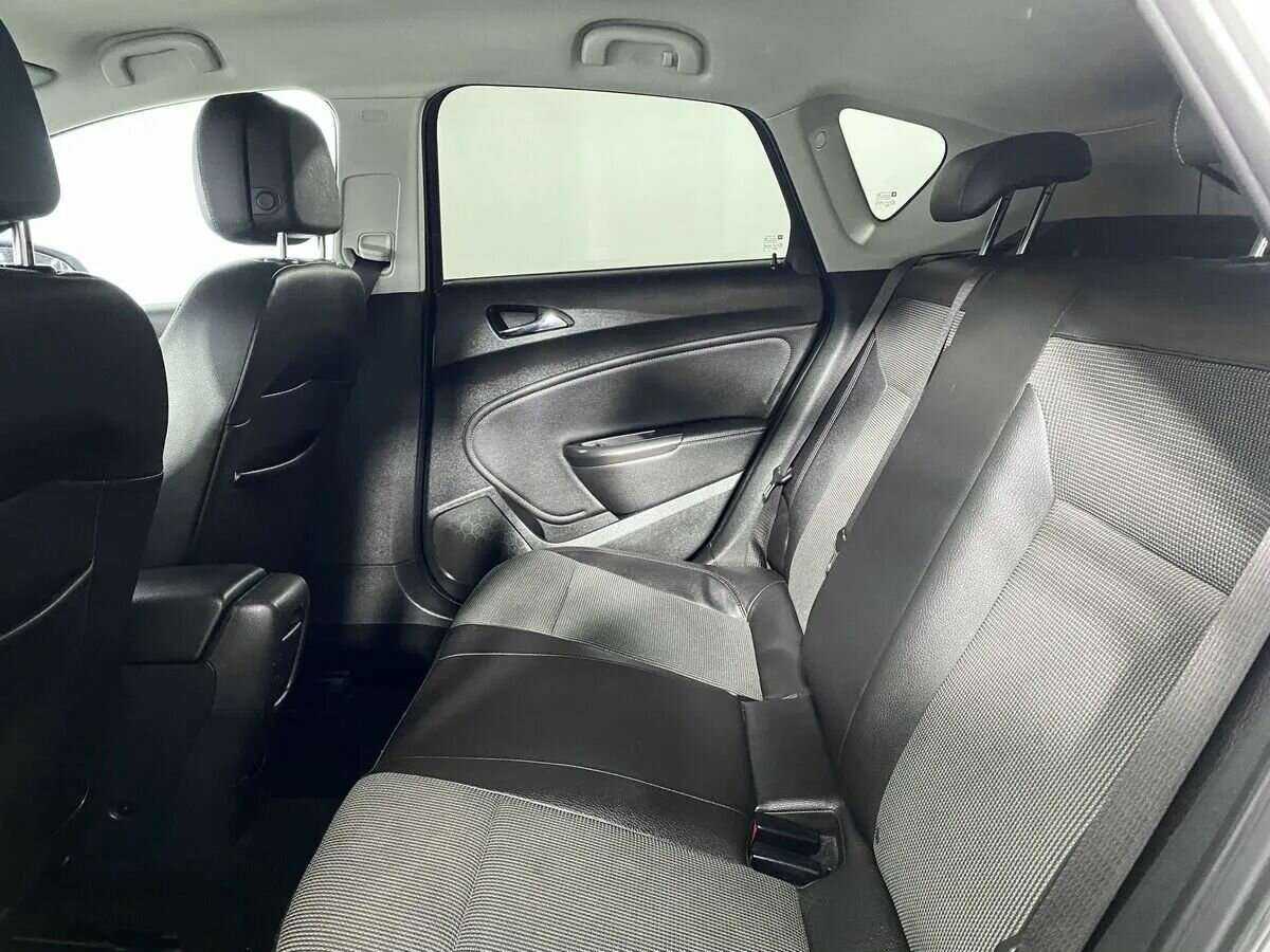 Opel Astra с пробегом — 2012 год. Фото: #8