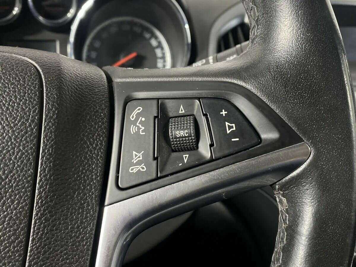 Opel Astra с пробегом — 2012 год. Фото: #11