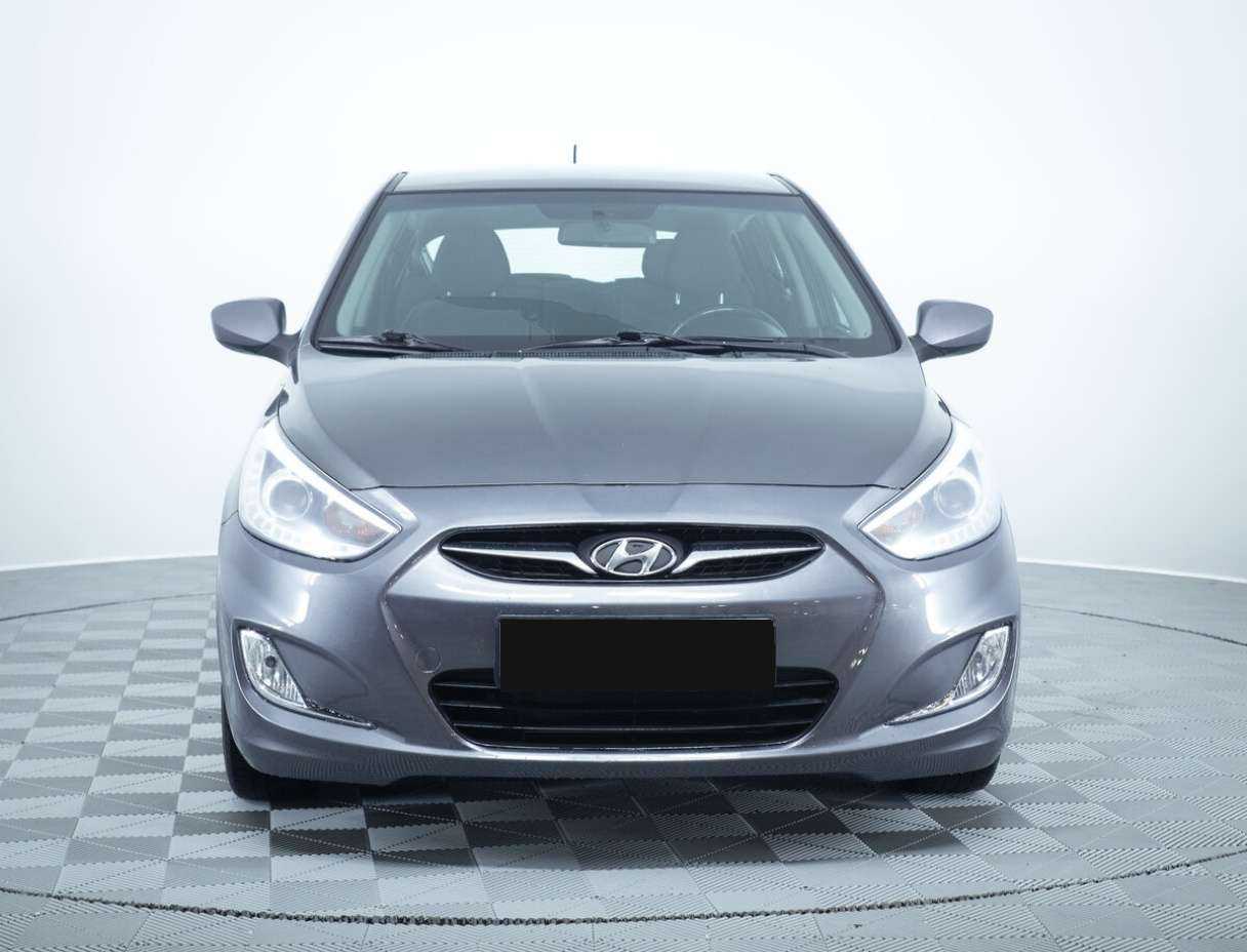 Hyundai Solaris с пробегом — 2013 год. Фото: #1