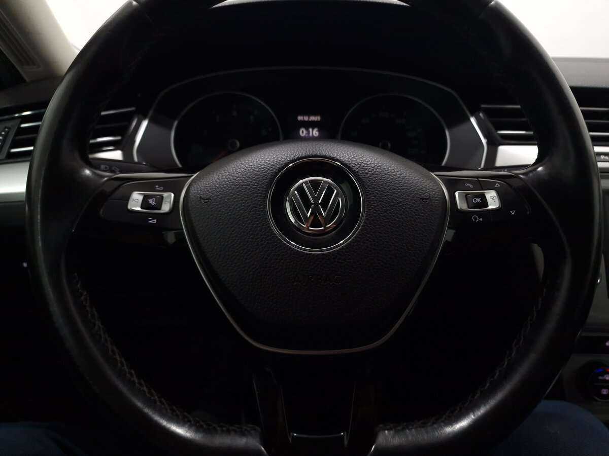 Volkswagen Passat с пробегом — 2015 год. Фото: #4