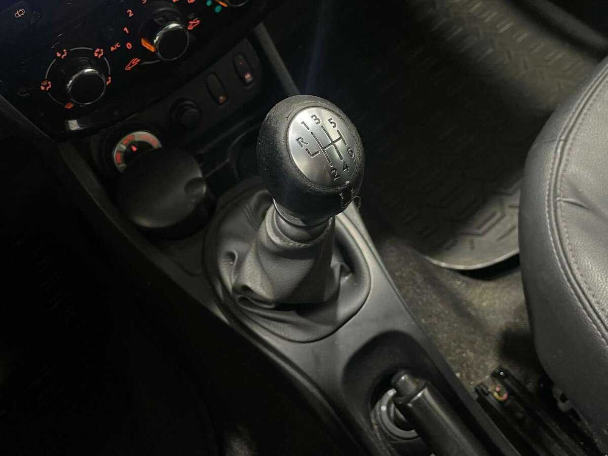 Nissan Terrano с пробегом — 2015 год. Фото: #9