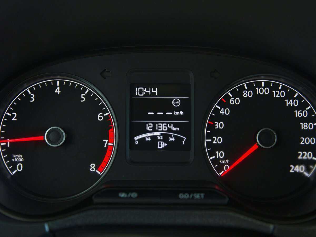 Volkswagen Polo с пробегом — 2016 год. Фото: #2