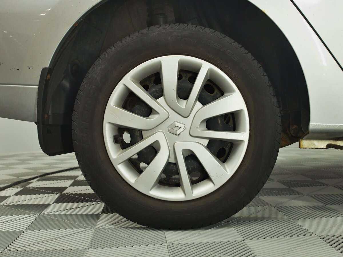 Renault Logan с пробегом — 2015 год. Фото: #18
