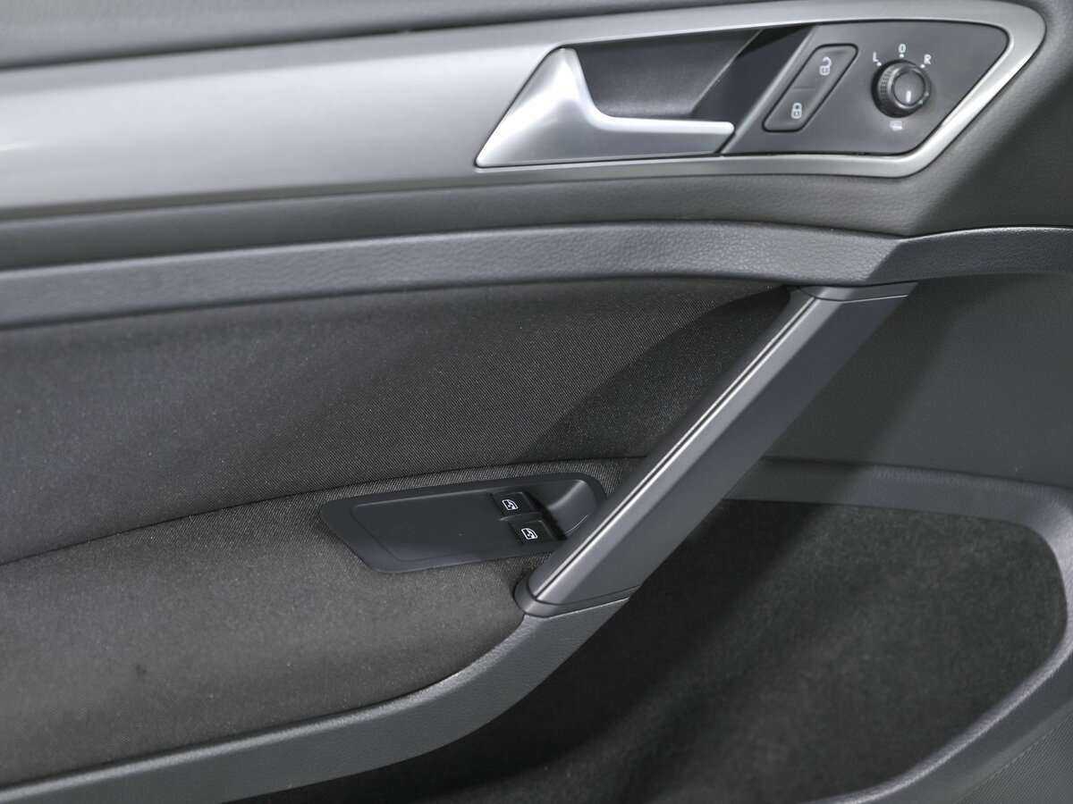 Volkswagen Golf с пробегом — 2013 год. Фото: #11