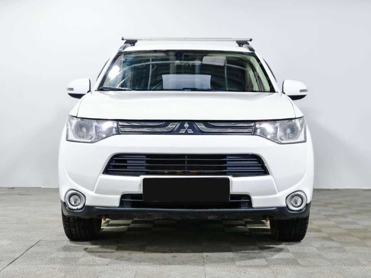 Mitsubishi Outlander с пробегом — 2013 год. Фото: #1