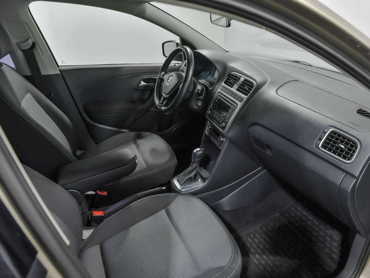 Volkswagen Polo с пробегом — 2015 год. Фото: #12