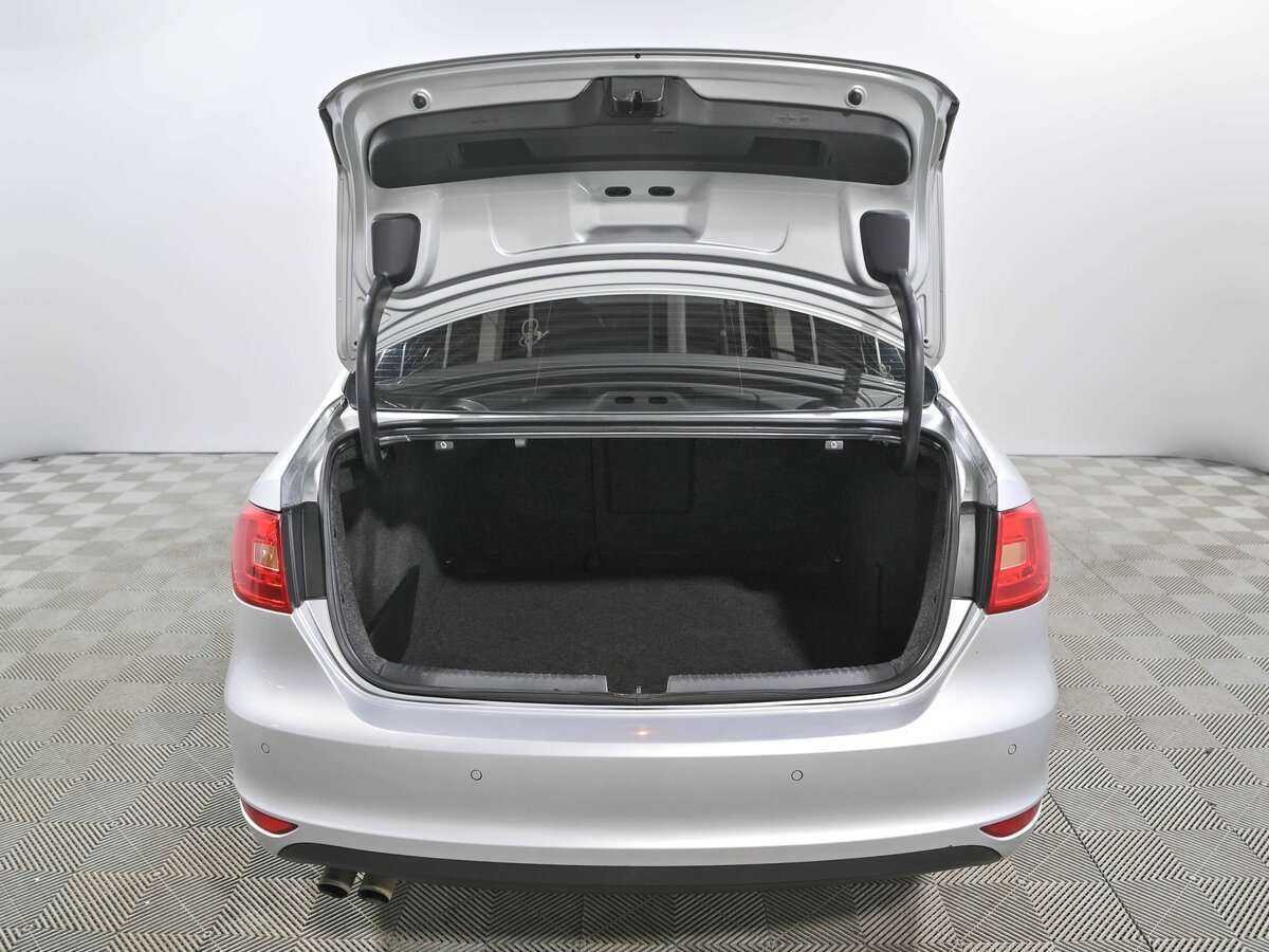 Volkswagen Jetta с пробегом — 2013 год. Фото: #16