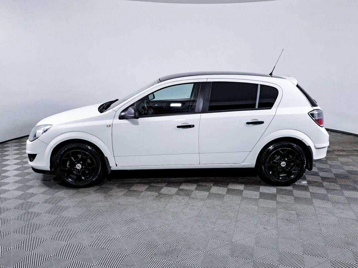 Opel Astra с пробегом — 2012 год. Фото: #7