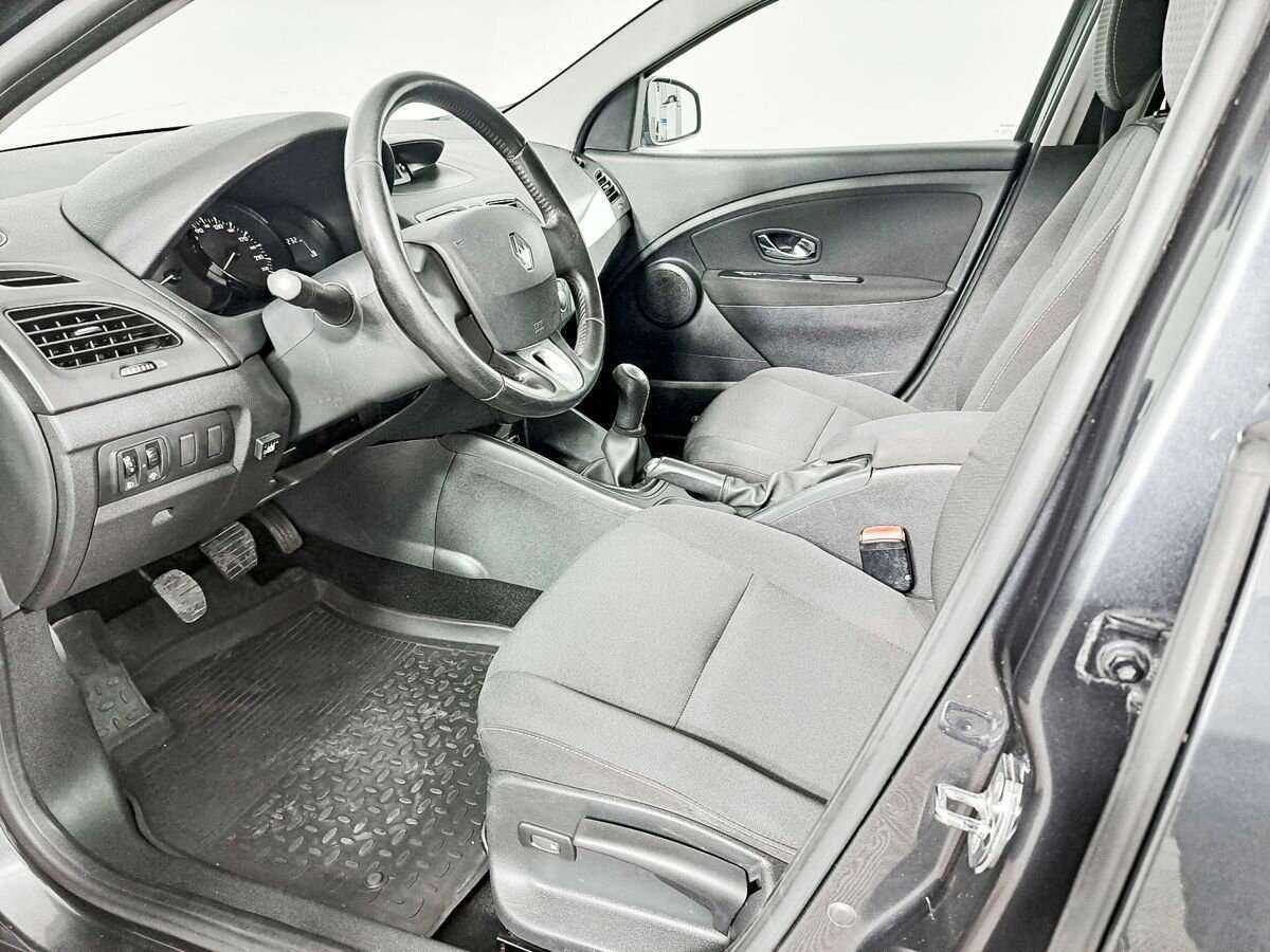 Renault Fluence с пробегом — 2012 год. Фото: #13