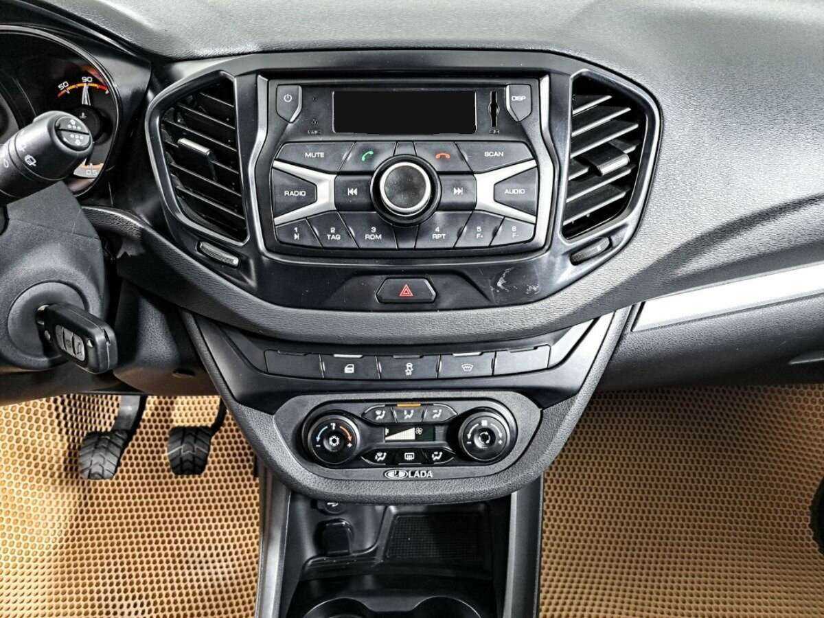 Lada (ВАЗ) Vesta с пробегом — 2019 год. Фото: #12