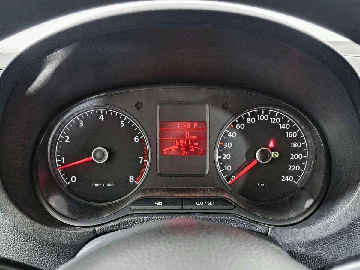 Volkswagen Polo с пробегом — 2012 год. Фото: #10