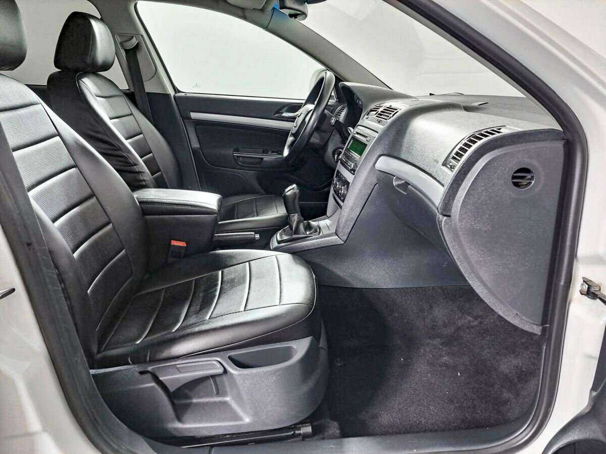 Skoda Octavia с пробегом — 2012 год. Фото: #8