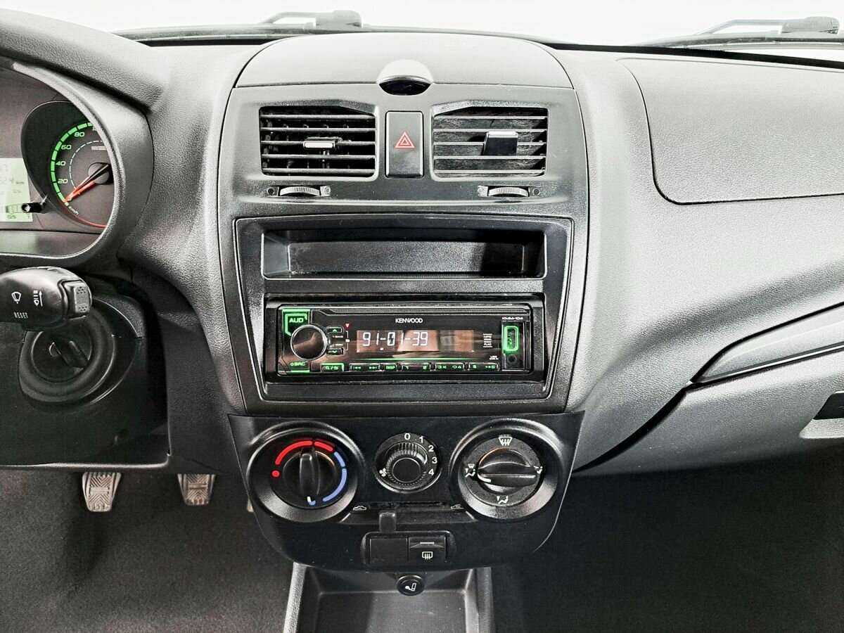 Lada (ВАЗ) Kalina с пробегом — 2015 год. Фото: #12