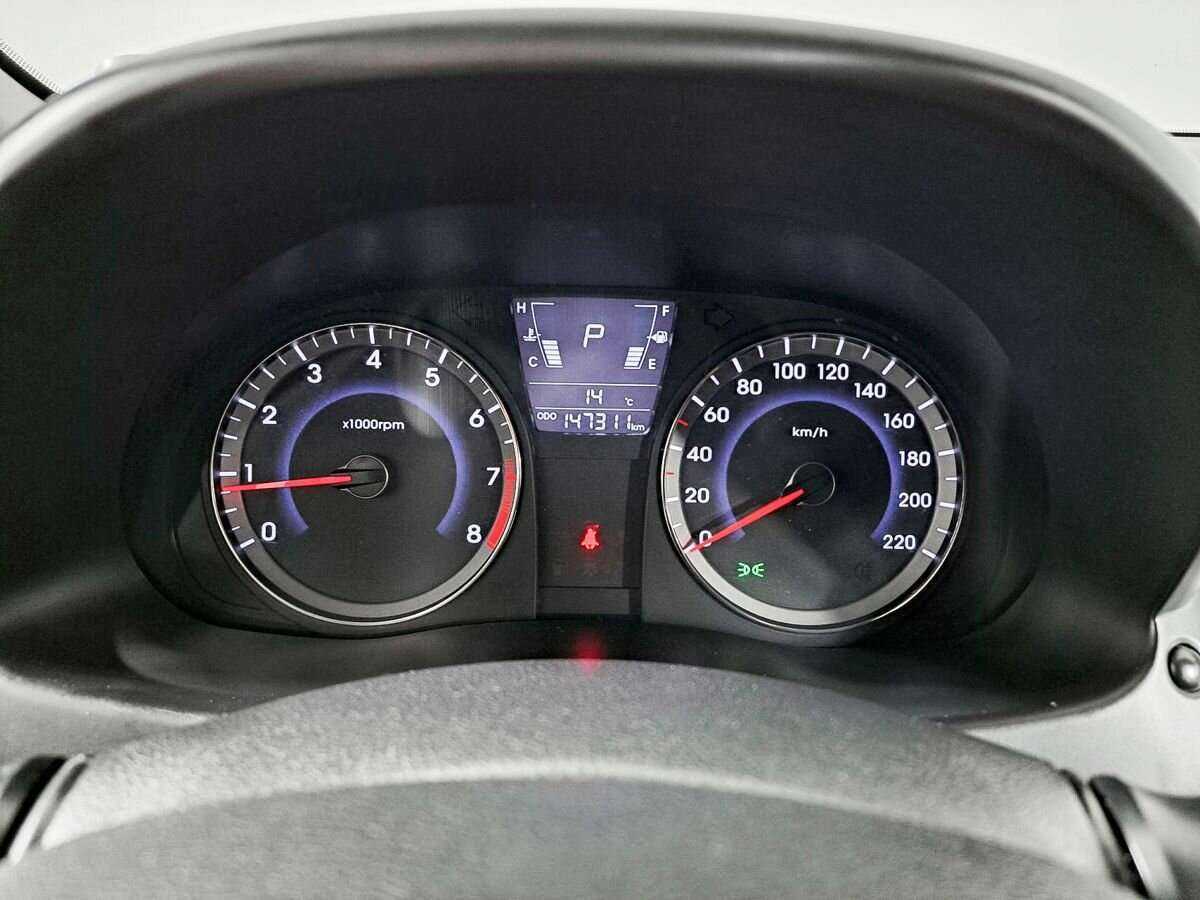 Hyundai Solaris с пробегом — 2013 год. Фото: #12