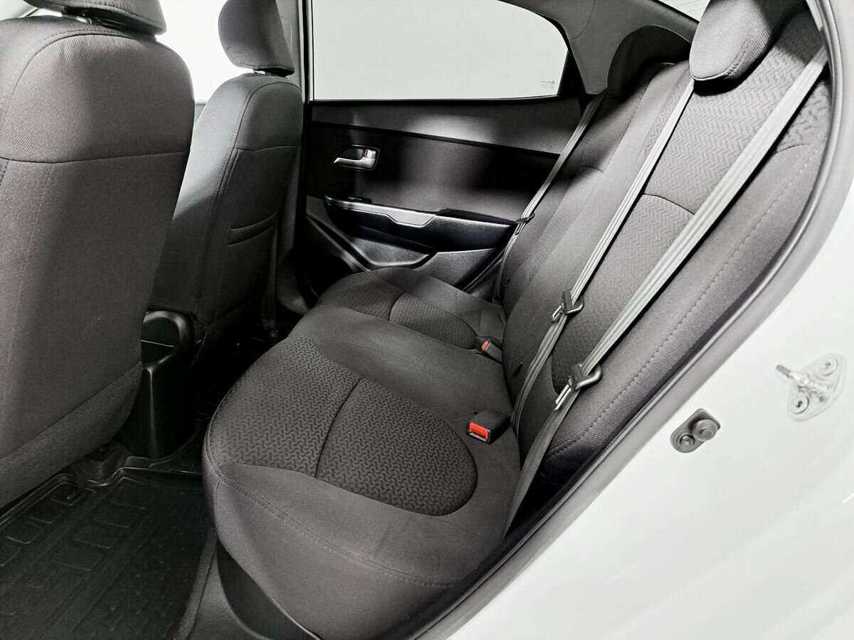 Kia Rio с пробегом — 2013 год. Фото: #11