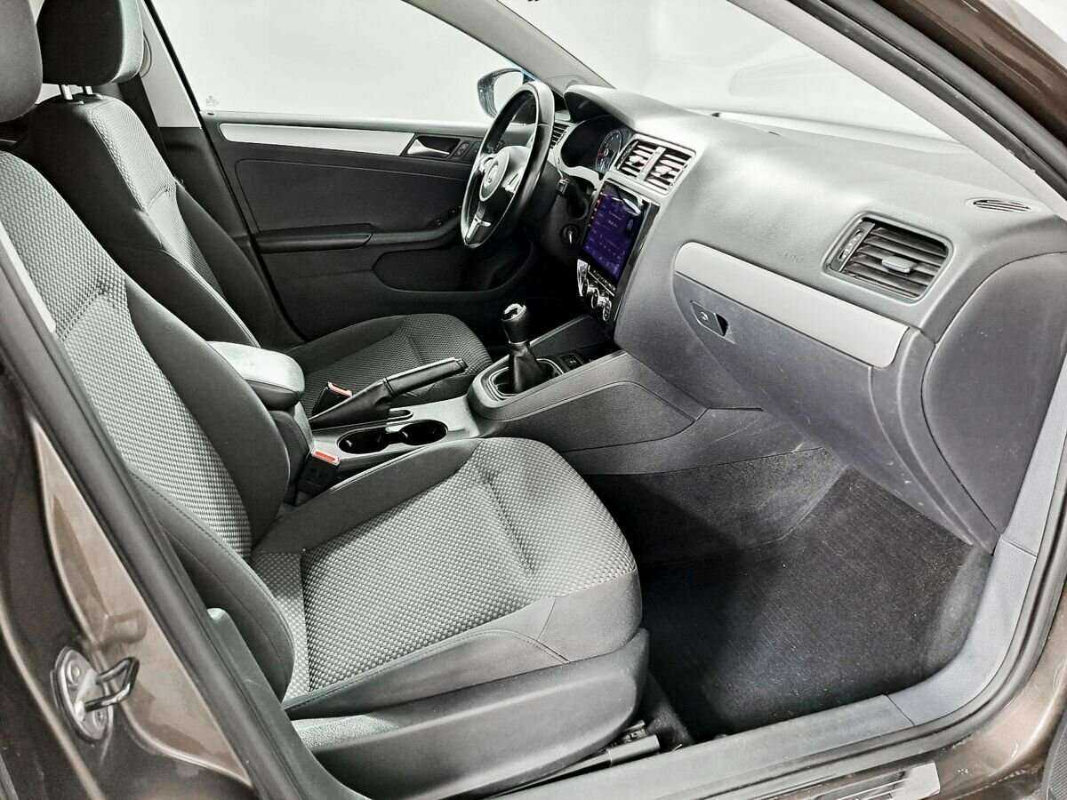 Volkswagen Jetta с пробегом — 2013 год. Фото: #8