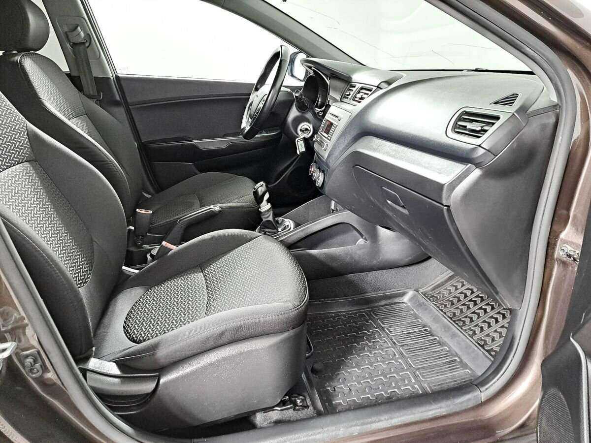 Kia Rio с пробегом — 2016 год. Фото: #6