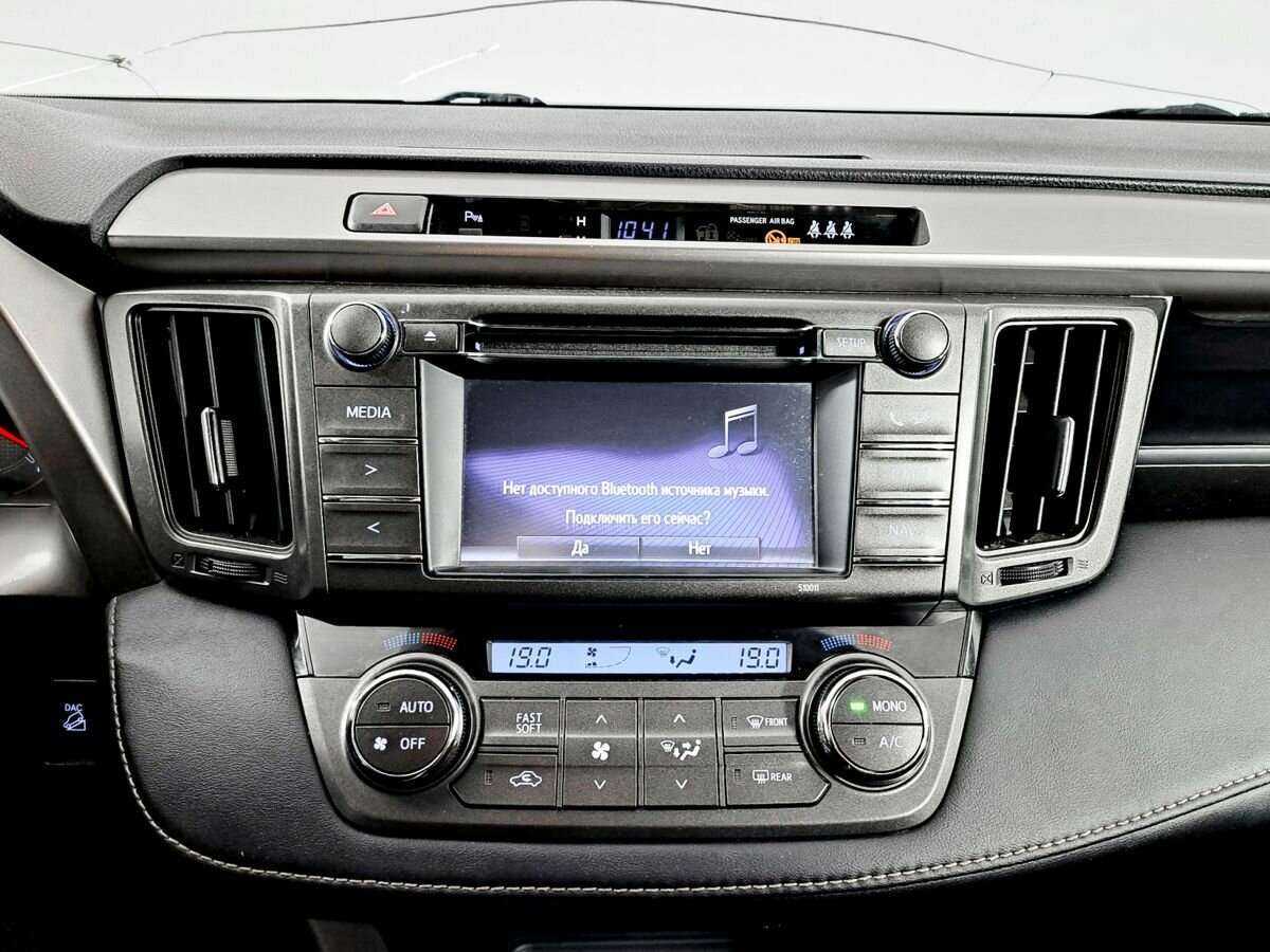 Toyota RAV4 с пробегом — 2015 год. Фото: #10