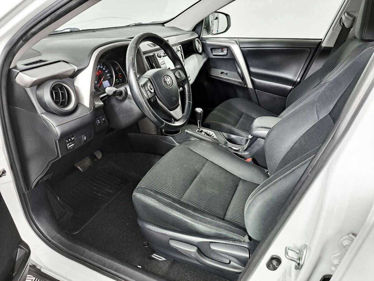 Toyota RAV4 с пробегом — 2015 год. Фото: #11