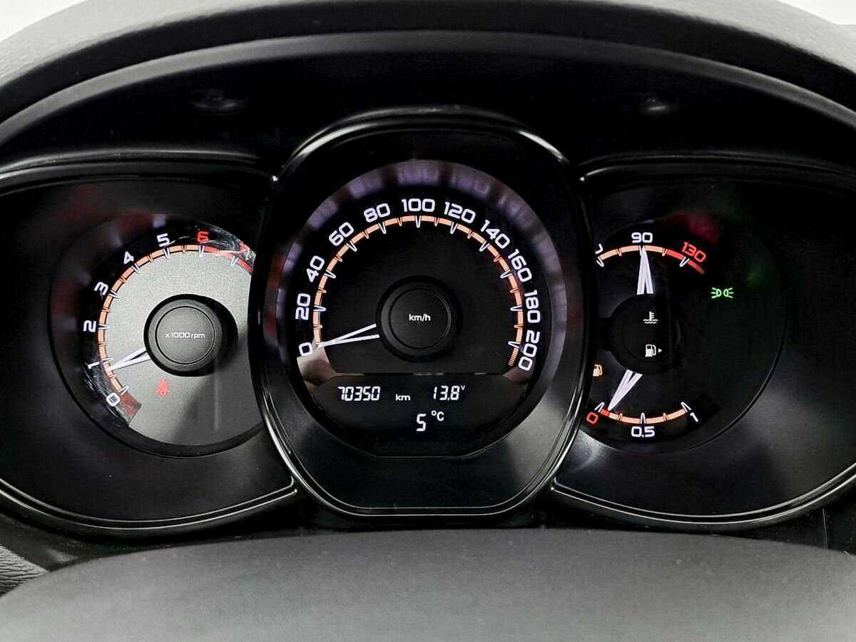 Lada (ВАЗ) Vesta с пробегом — 2019 год. Фото: #10