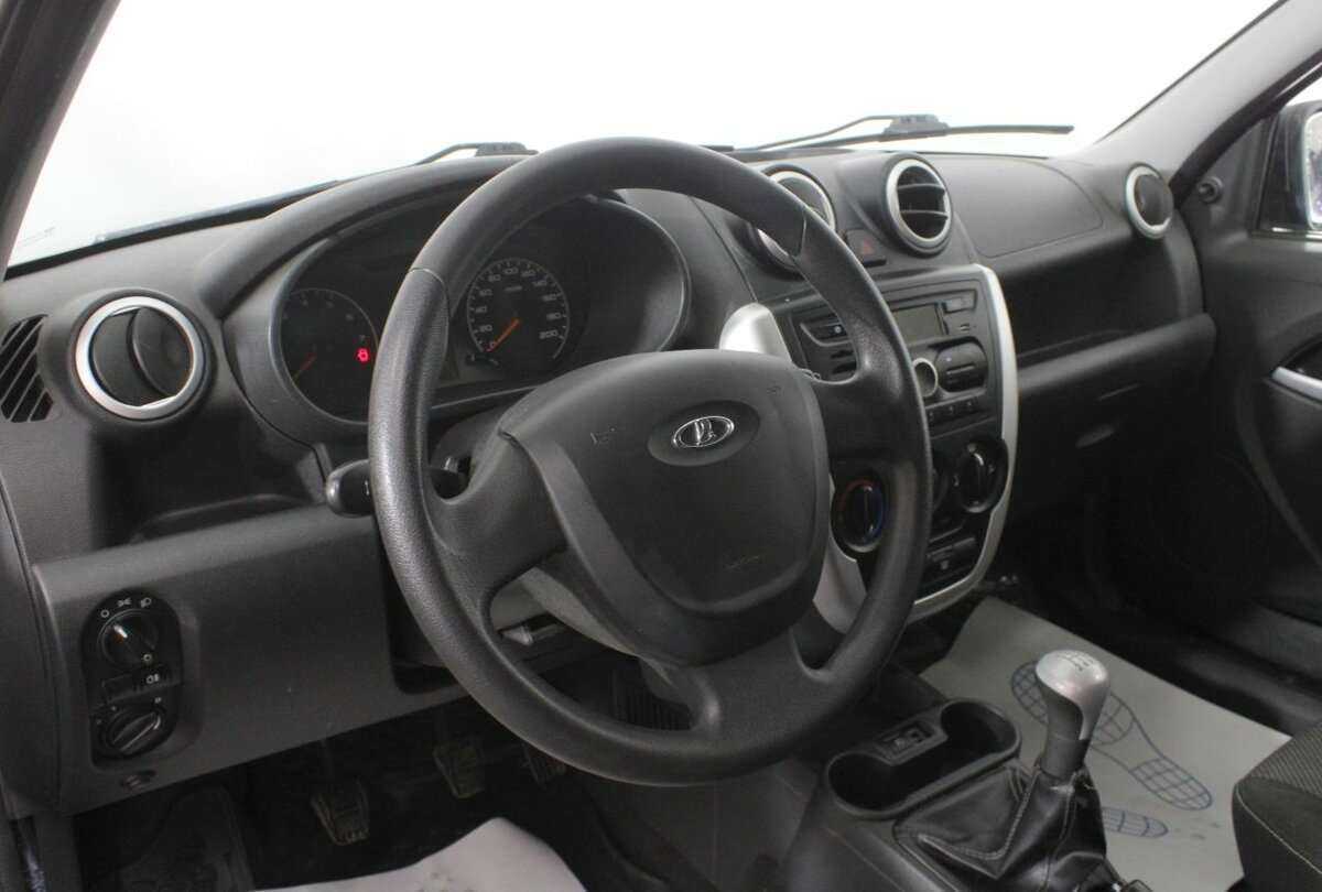 Lada (ВАЗ) Granta с пробегом — 2015 год. Фото: #10