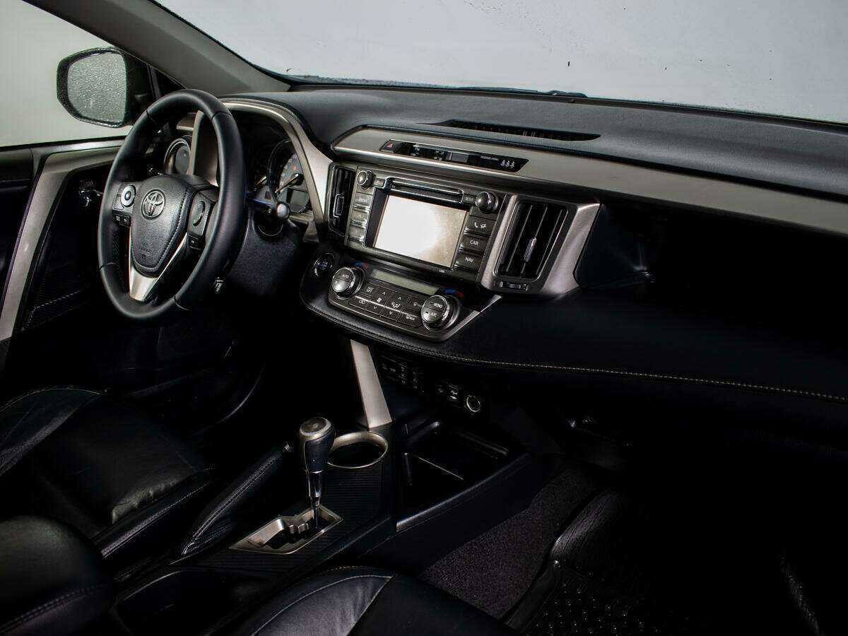 Toyota RAV4 с пробегом — 2013 год. Фото: #6