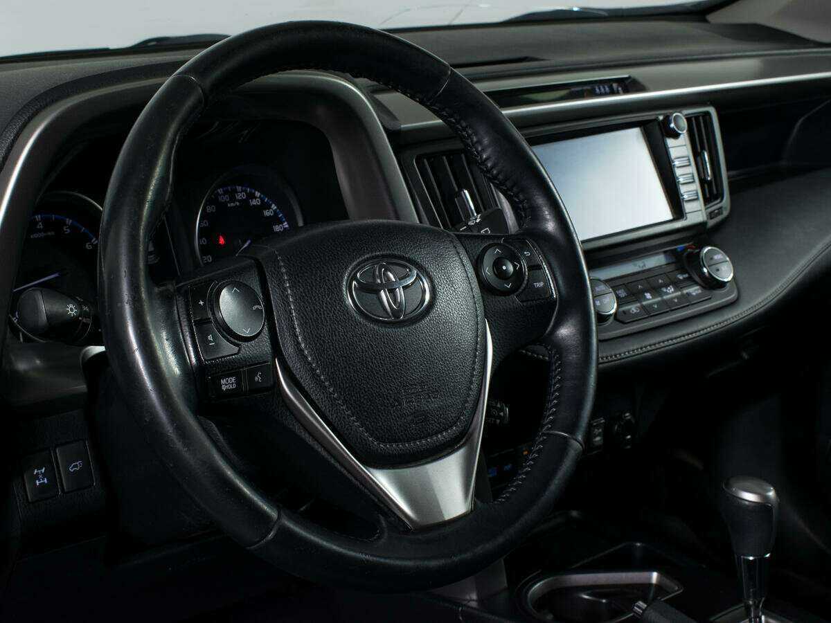 Toyota RAV4 с пробегом — 2017 год. Фото: #13