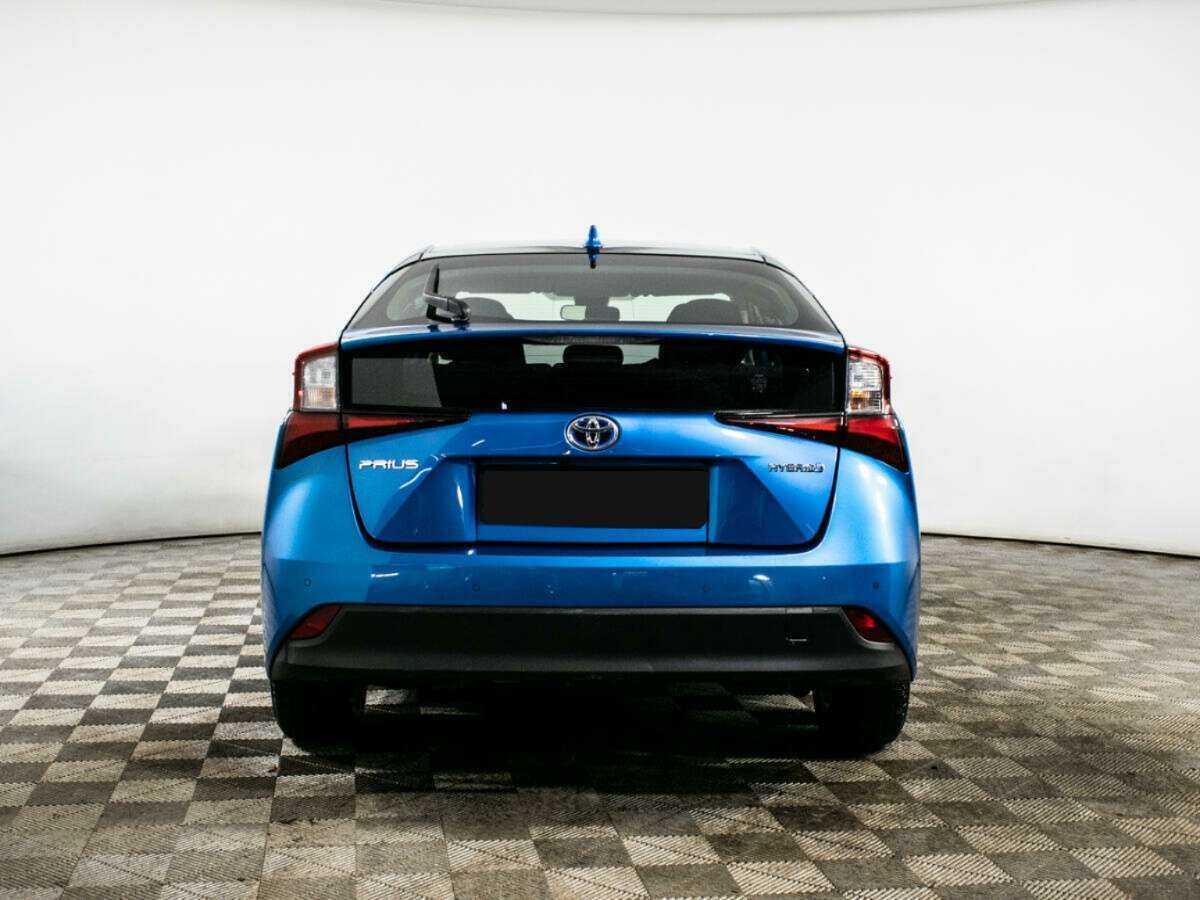 Toyota Prius с пробегом — 2020 год. Фото: #4