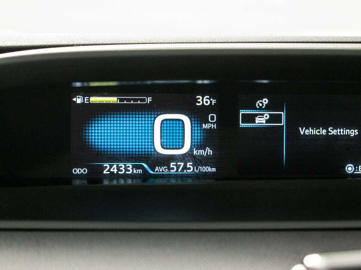 Toyota Prius с пробегом — 2020 год. Фото: #8