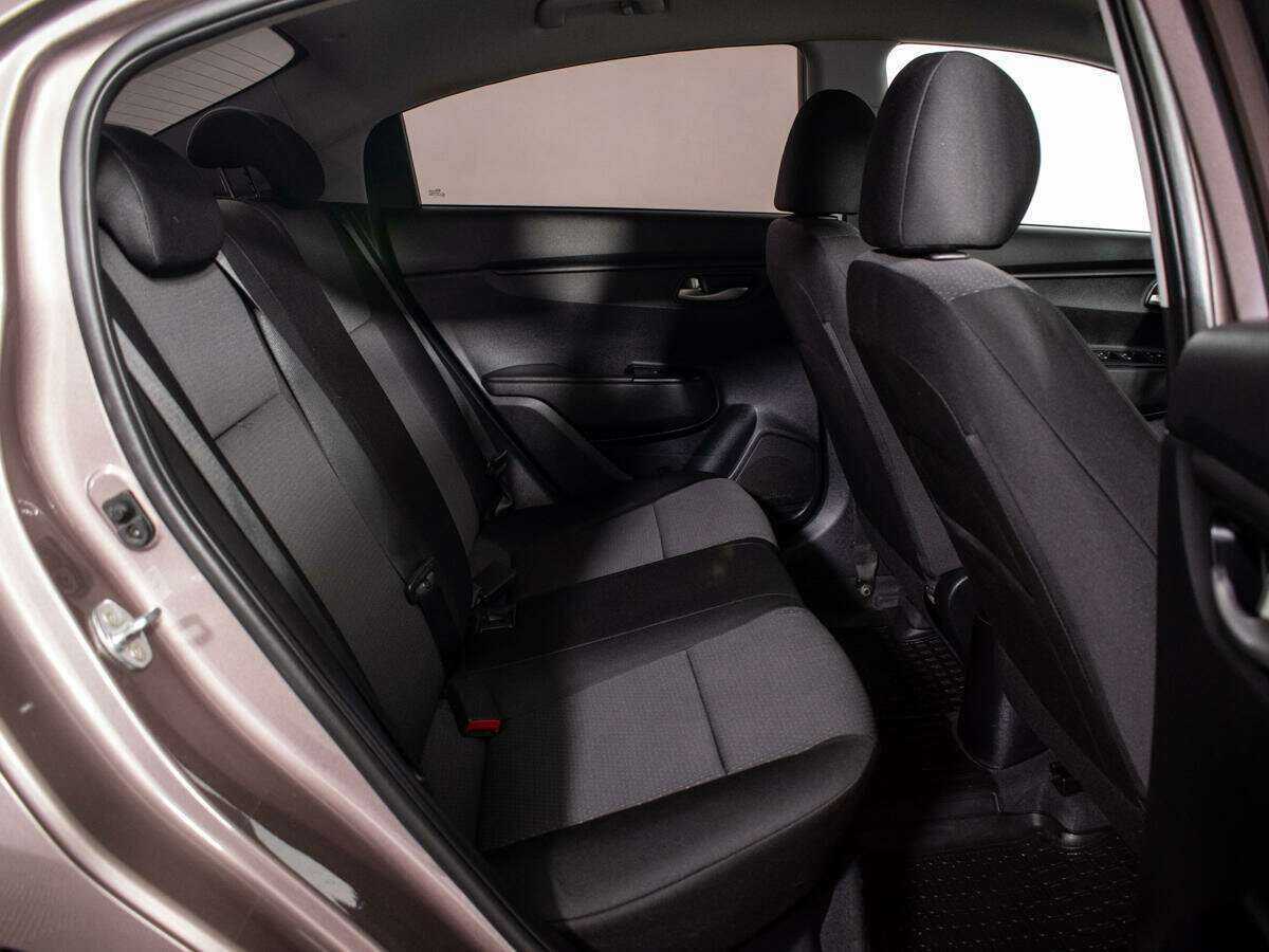 Kia Rio с пробегом — 2021 год. Фото: #9