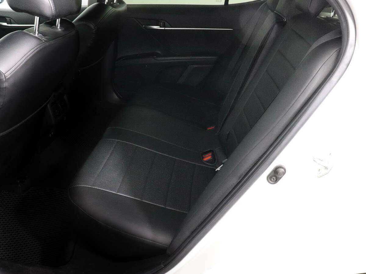 Toyota Camry с пробегом — 2020 год. Фото: #7