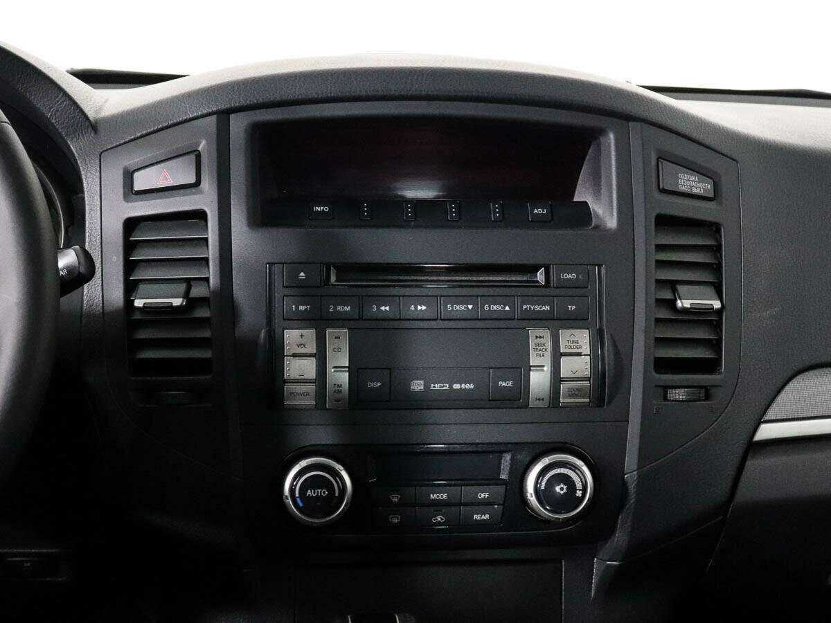 Mitsubishi Pajero с пробегом — 2014 год. Фото: #10