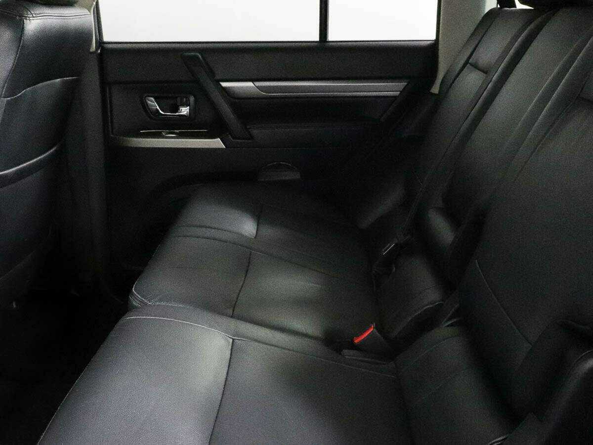 Mitsubishi Pajero с пробегом — 2018 год. Фото: #5