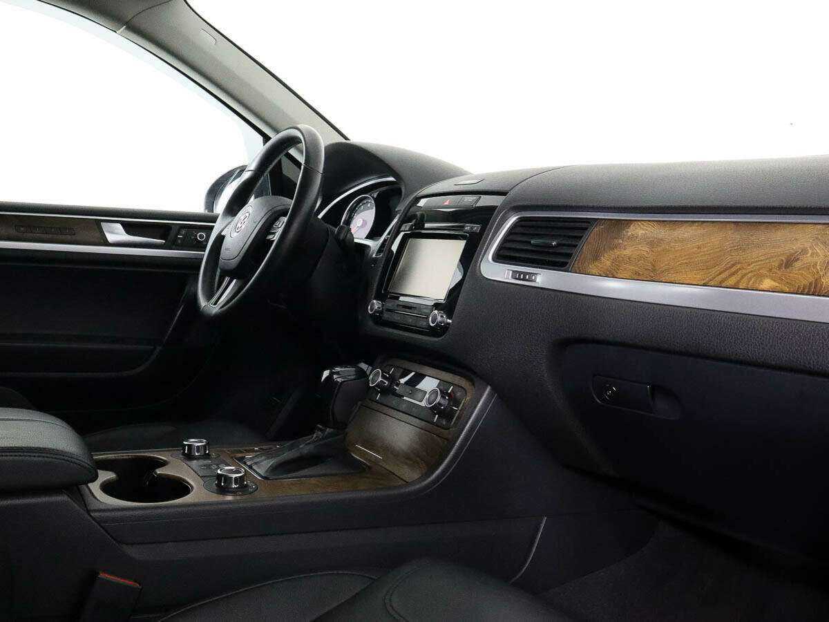 Volkswagen Touareg с пробегом — 2012 год. Фото: #6