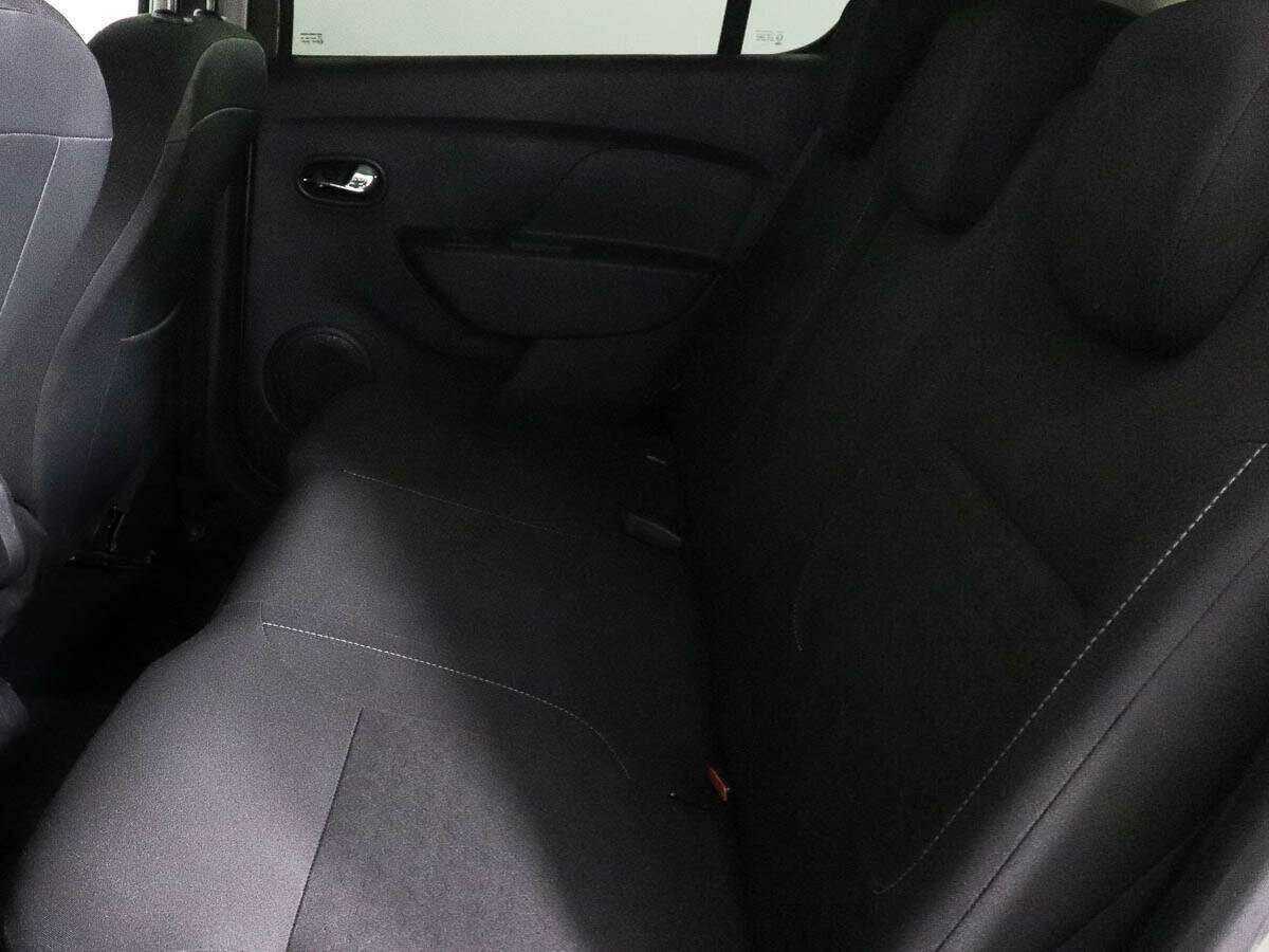 Renault Sandero с пробегом — 2015 год. Фото: #7