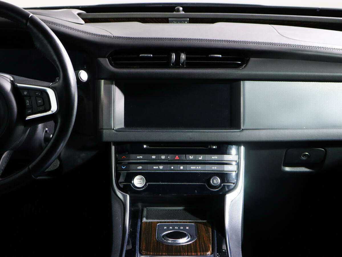 Jaguar XF с пробегом — 2018 год. Фото: #11