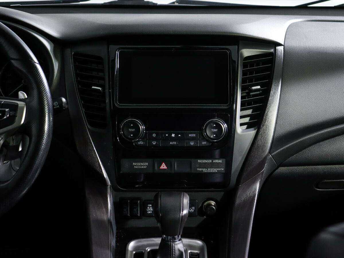 Mitsubishi Pajero Sport с пробегом — 2018 год. Фото: #10