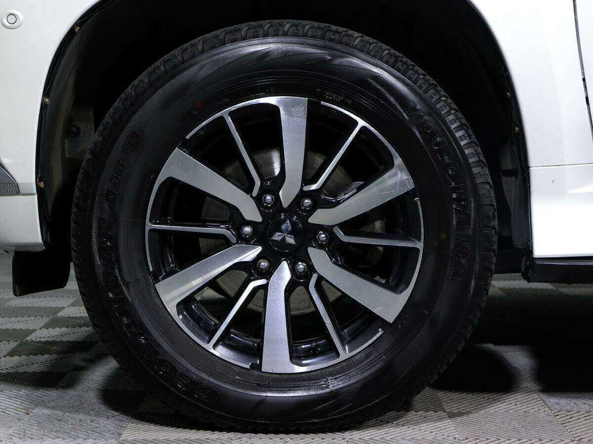 Mitsubishi Pajero Sport с пробегом — 2018 год. Фото: #12